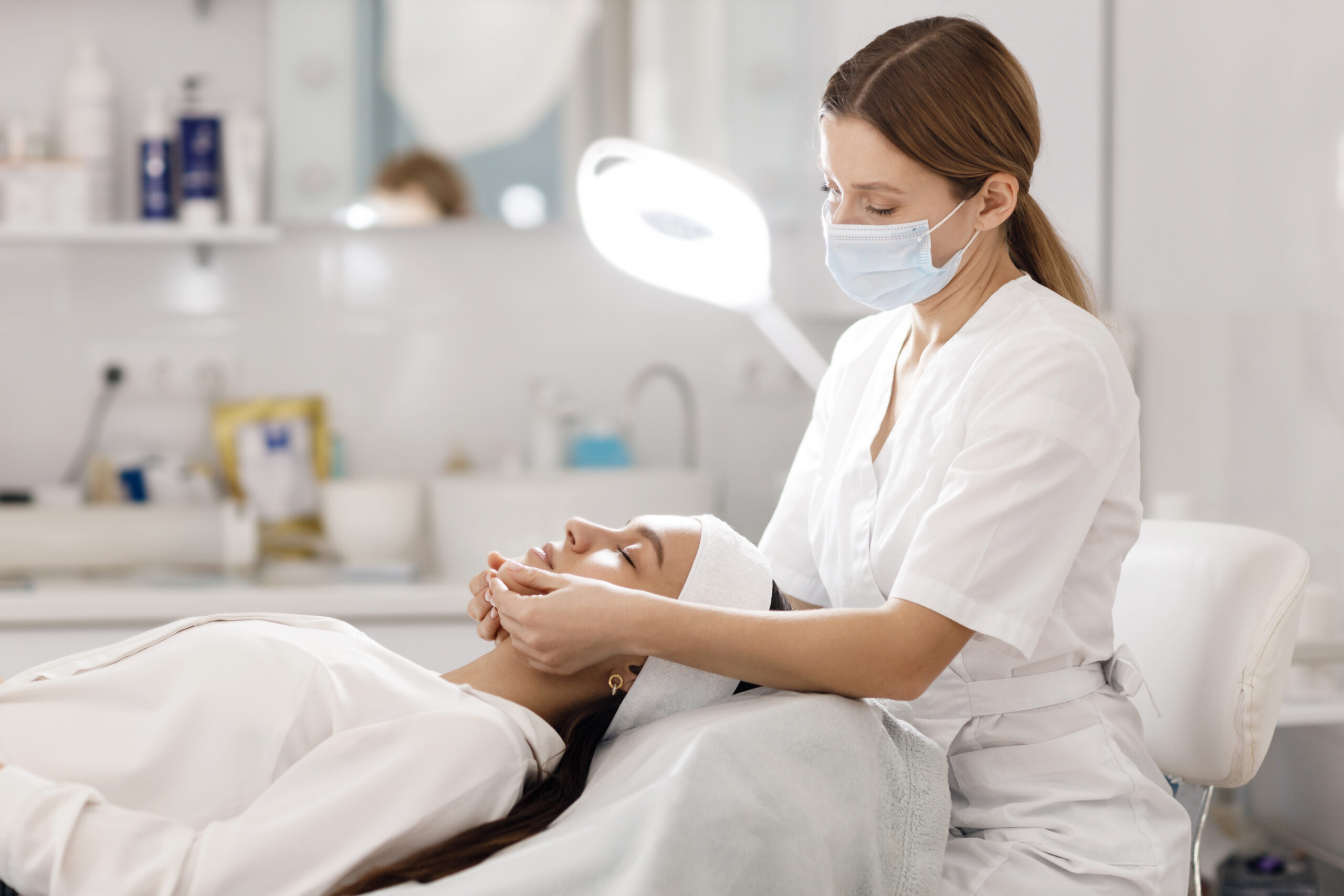 Struggling with Skin Issues? Here’s How Dermatologists Can Help